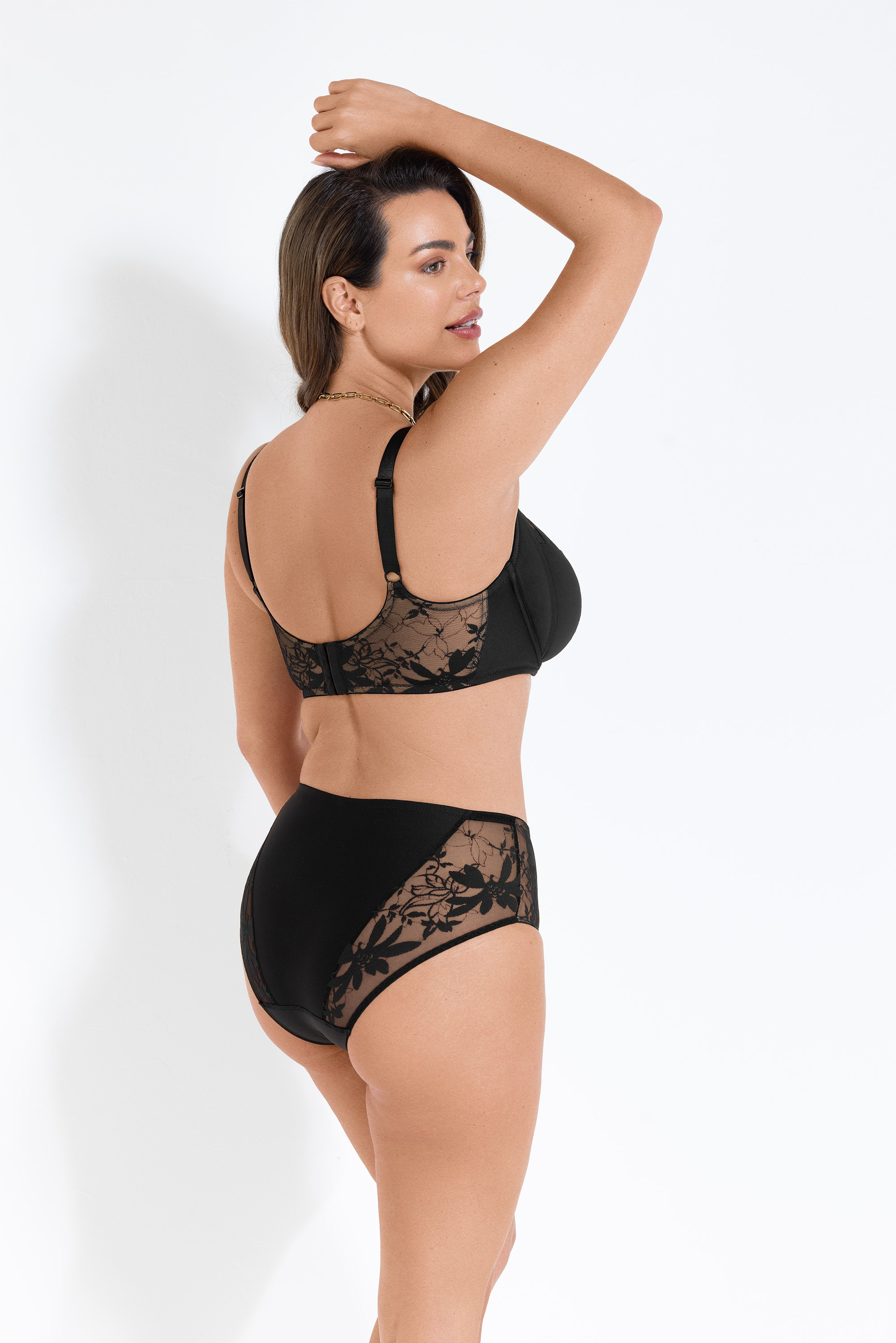 Бюстгальтер на формирующем подкладе без пуш-ап