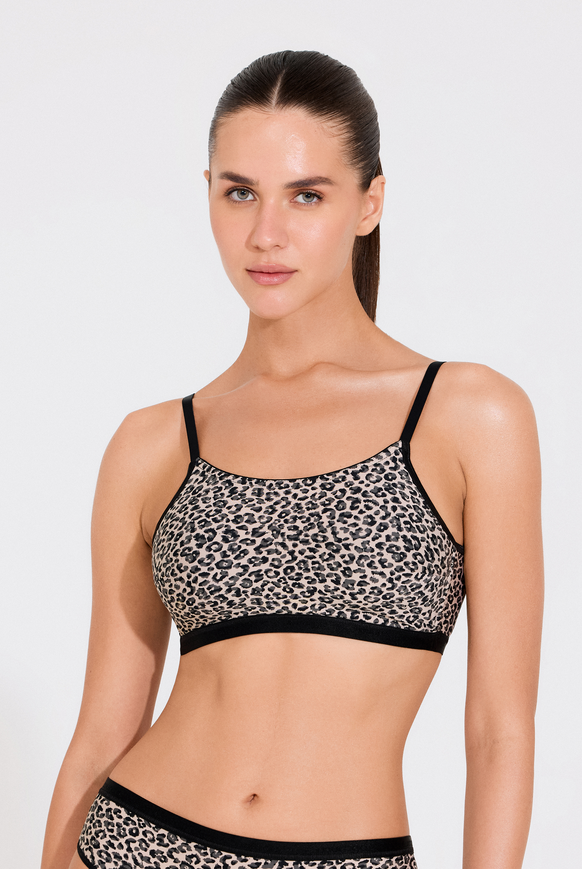 Бюстгальтер топ формованная чашка с застежкой