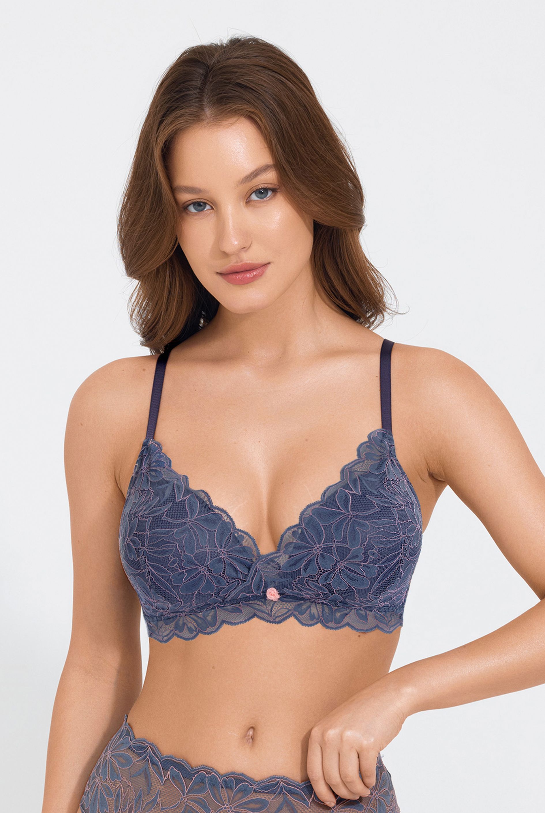 Бюстгальтер формованная треугольная чашка без пуш-ап