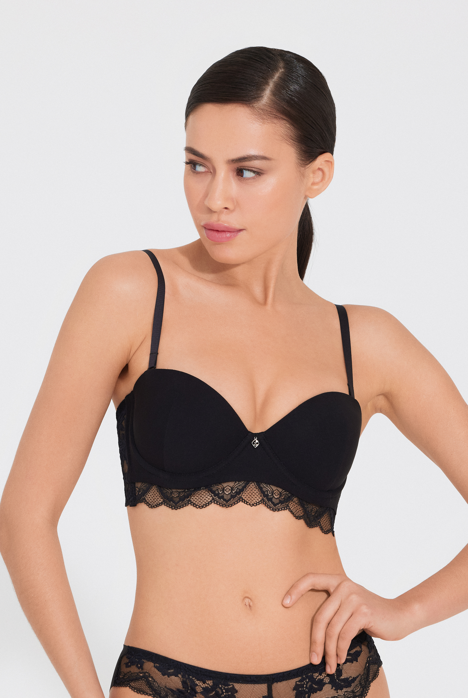 Бюстгальтер балконет