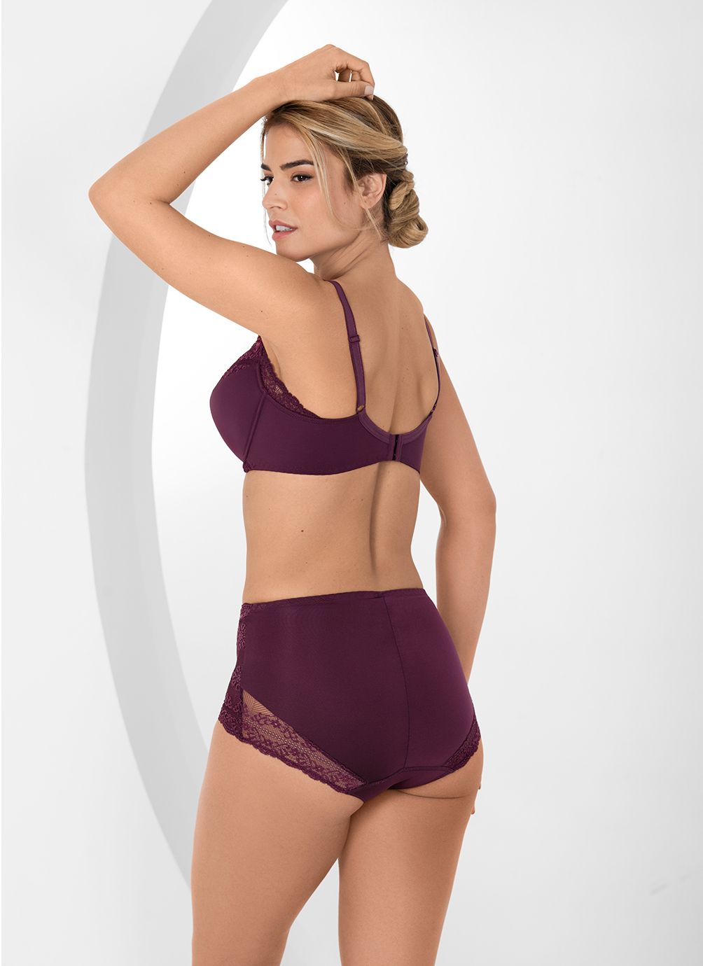 Бюстгальтер на формирующем подкладе нижней детали чашки Бюстгальтер на формирующем подкладе нижней детали чашки