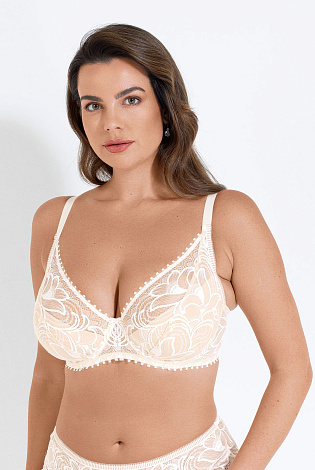 Бюстгальтер на формирующем подкладе нижней детали чашки