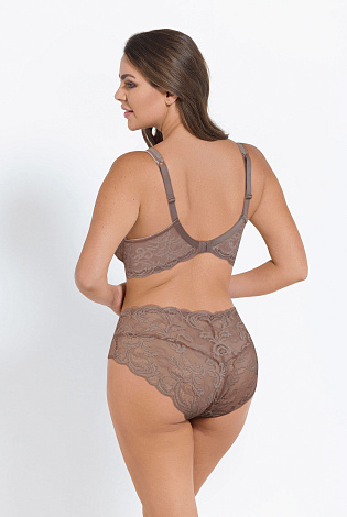Бюстгальтер на формирующем подкладе нижней детали чашки