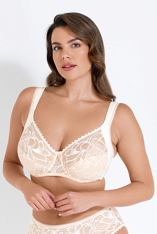 Бюстгальтер на формирующем подкладе нижней детали чашки